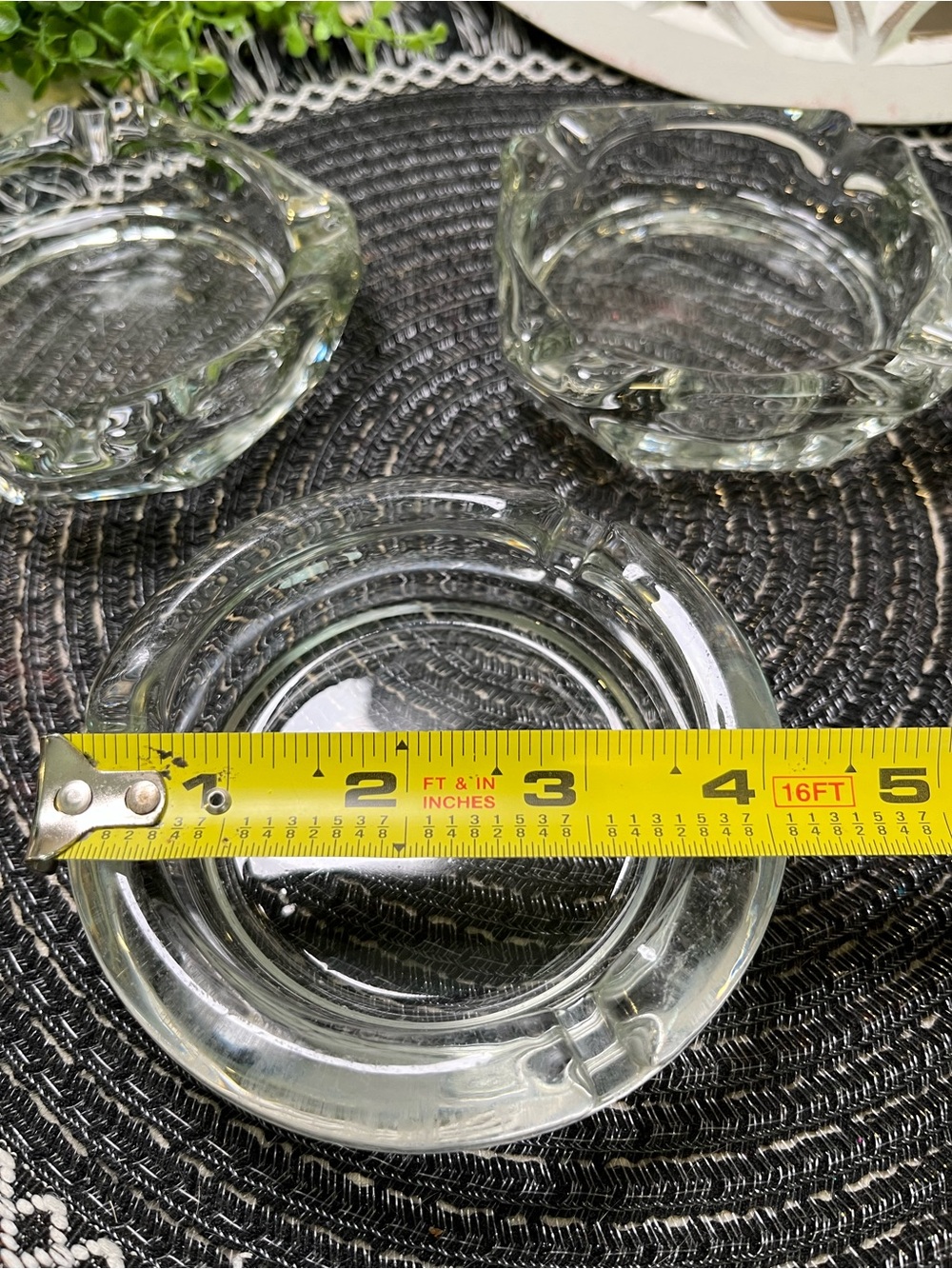 Set of Three Clear Glass Ashtray’s - Classic Round and Square Designs - Picture 4 of 12